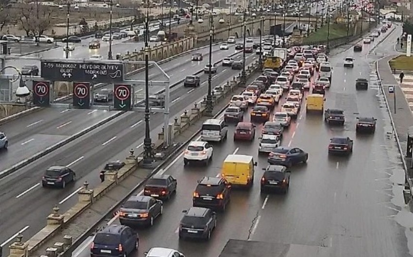 Bakıda tıxac yaranan yolların adları açıqlanıb - SİYAHI