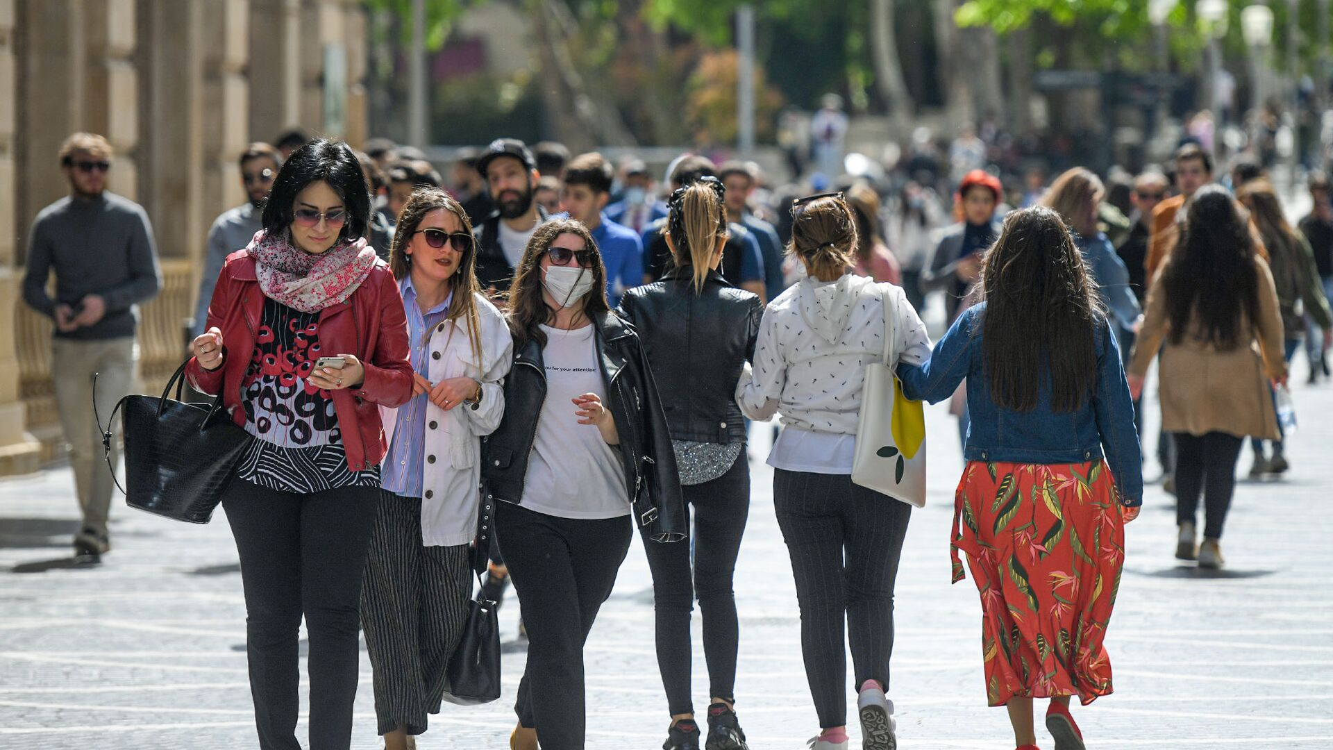 Azərbaycan əhalisinin 50,2 faizi qadınlardır