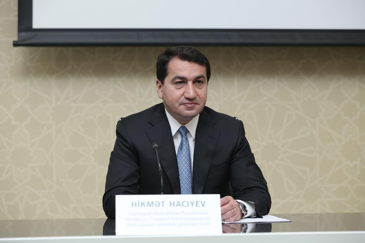 Hikmət Hacıyev Azərbaycan qadınlarını təbrik etdi