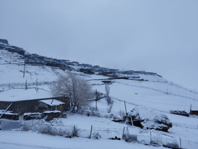 Qubanın Xınalıq və Qrız kəndlərinə qar yağıb, 6 dərəcə şaxta olub