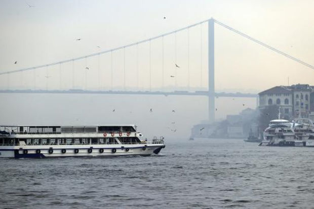 İstanbul boğazlarında gəmilərin hərəkəti dayandırıldı