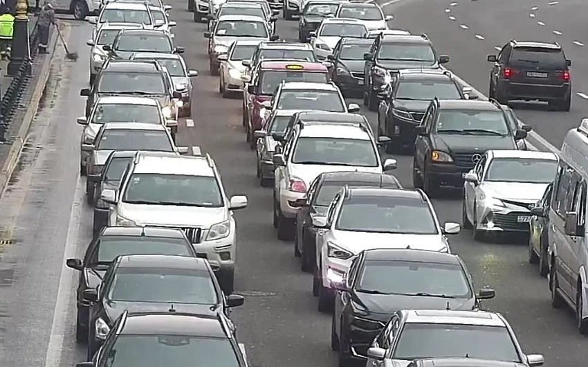 Bakıda tıxac yaranan yolların adları açıqlanıb - SİYAHI