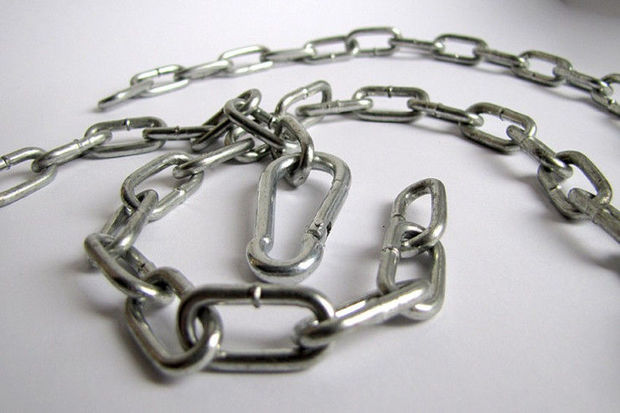 Bakıda dəhşət: Ana oğlunun zəncirlə asılmış meyitini tapdı