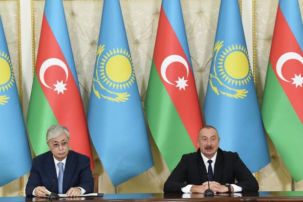 Azərbaycan və Qazaxıstan liderləri mətbuata bəyanatlarla çıxış edirlər