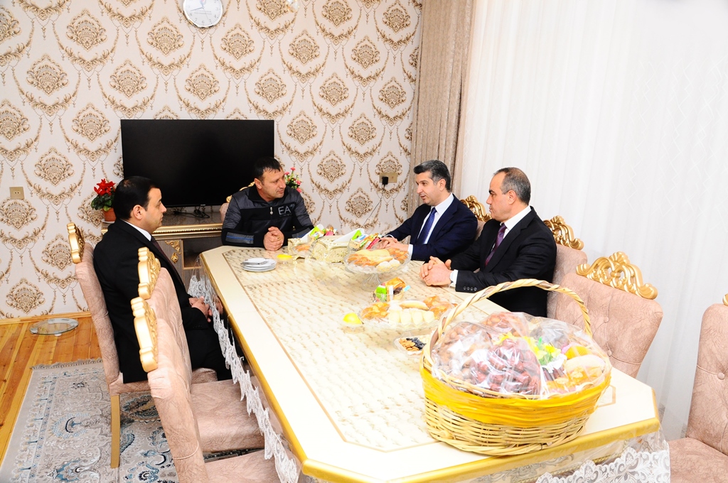 İcra başçısı Şəhid ailələrini ziyarət edib - FOTOLAR