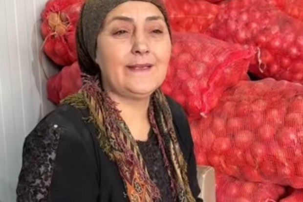 Bazarda işləyən müğənni: “Efirə çıxandan sonra işimi itirdim”