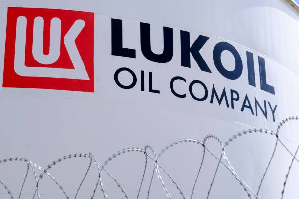 “Lukoil” şirkətinin neft emalı zavodu PUA hücumundan sonra fəaliyyətini dayandırıb