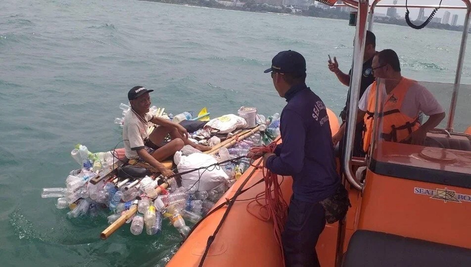 Plastik butulkalardan düzəltdiyi qayıqla üzdü, dənizin ortasında qaldı