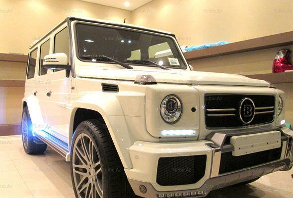 Bakıda “Galendewagen” altı maşını əzdi - VİDEO