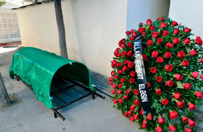 Bakıda dəhşətli olay: 56 yaşlı kişi özünü turnikdən asaraq intihar etdi