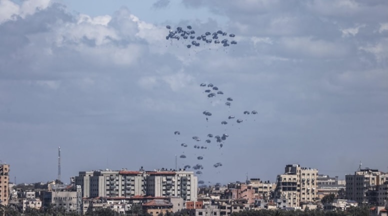 HƏMAS: Qəzzaya havadan atılan yardım insanları öldürür