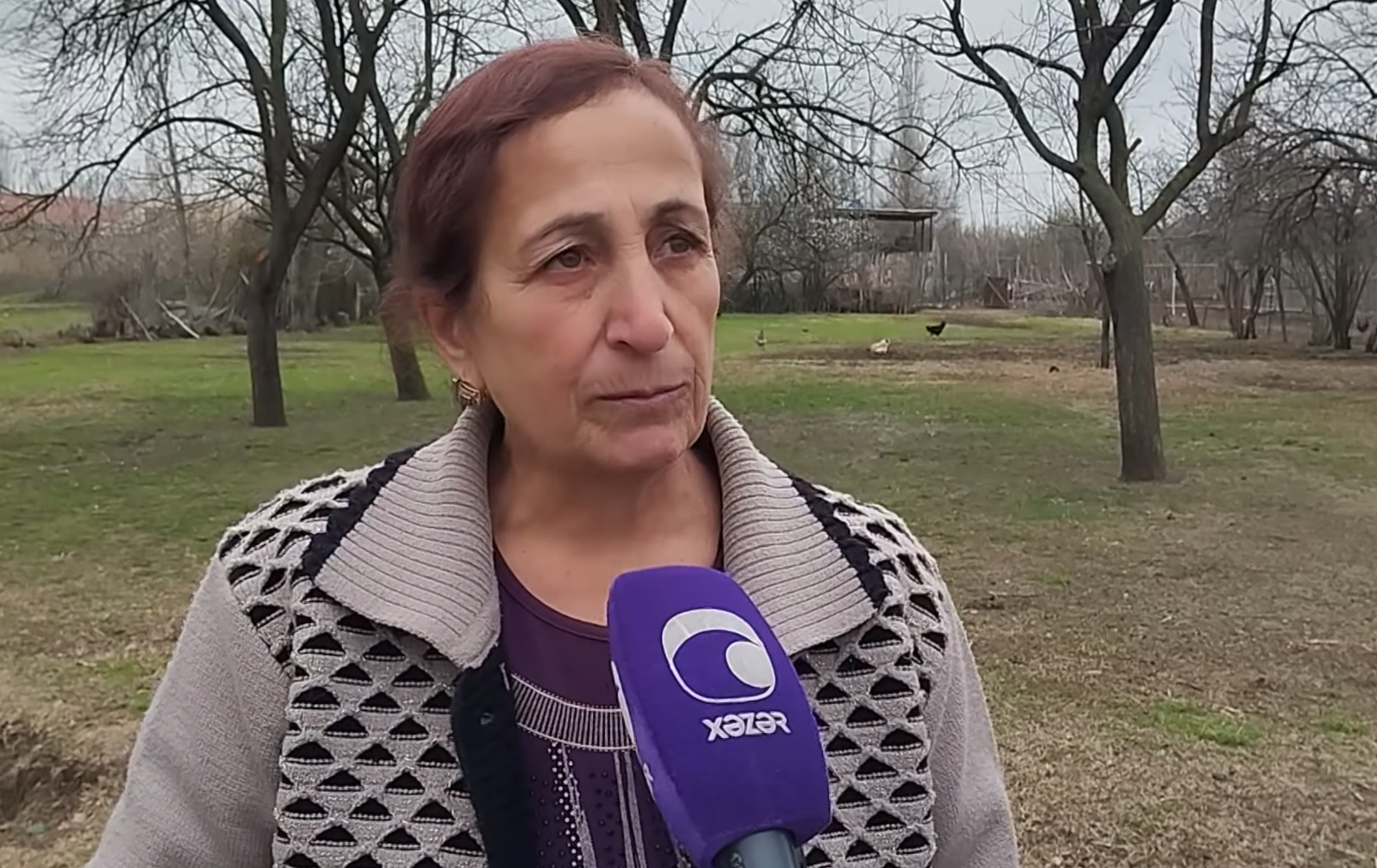 Müəllimin xəbəri olmadan maaş kartından pul çıxarıldı - VİDEO