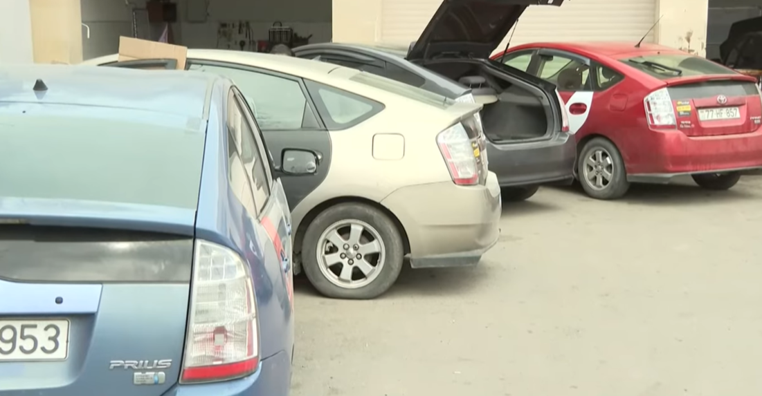 Bakıda "Prius"lar kütləvi şəkildə satışa çıxarılır - VİDEO
