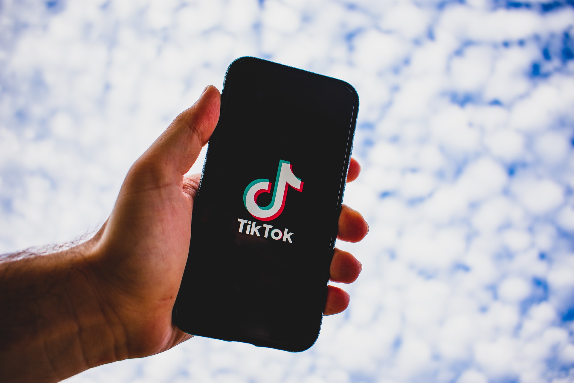"TikTok" 2023-cü ildə Azərbaycanda iki milyondan çox videonu silib