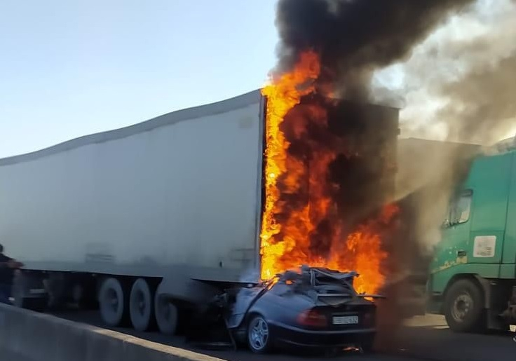 Azərbaycanda dəhşətli qəza - TIR yandı, 3 nəfər öldü