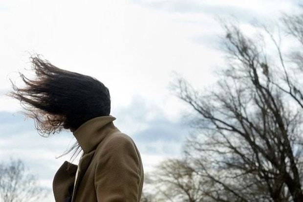 Güclü küləkdə iki nəfər xəsarət alıb