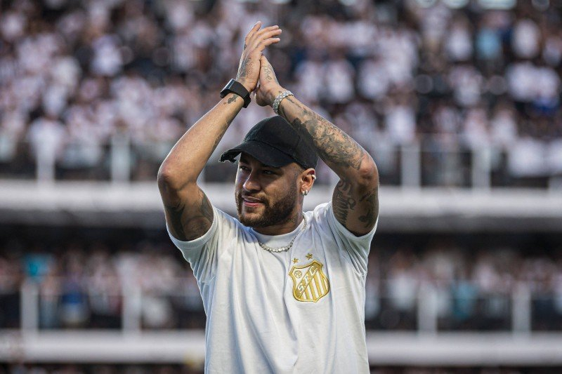 Neymar 130 milyon avroya klub alır