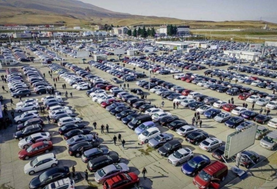 FHN: “Maşın bazarı” adlanan ərazidə müxtəlif təyinatlı mağazalardan 4-ü yanıb