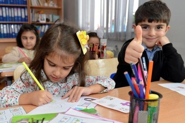 Məktəblərdə ibtidai siniflər üçün 5 günlük yaz tətili olacaq - Bu tarixlərdə