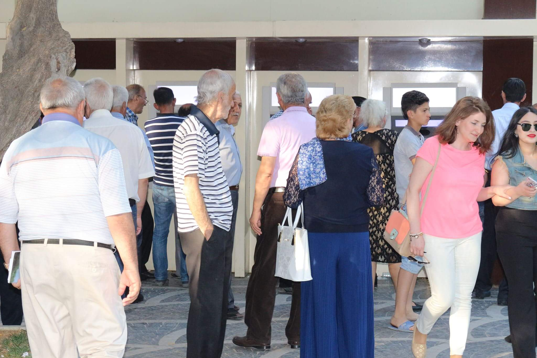 Pensiyaya yalnız bu qadınlar daha tez çıxacaq