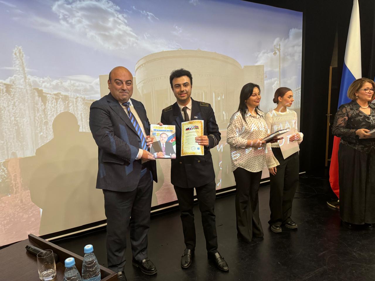 Sankt-Peterburq şəhərində “Heydər Əliyevin həyatının 100 anı” kitabının təqdimatı keçirilib