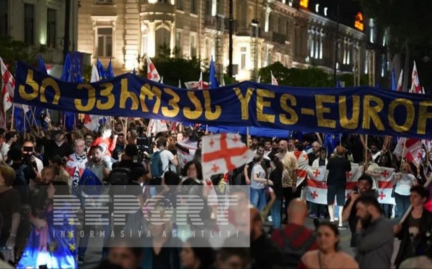 Gürcüstanda yeni qanun layihəsinin əleyhdarları parlamentin binasına yürüş etdilər