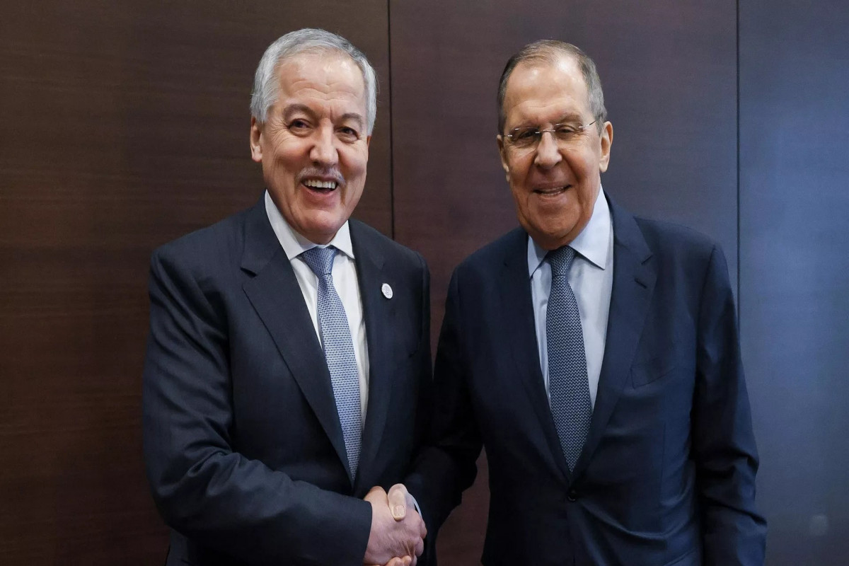 Lavrov tacikistanlı həmkarı ilə yaranmış gərginliyi müzakirə edib