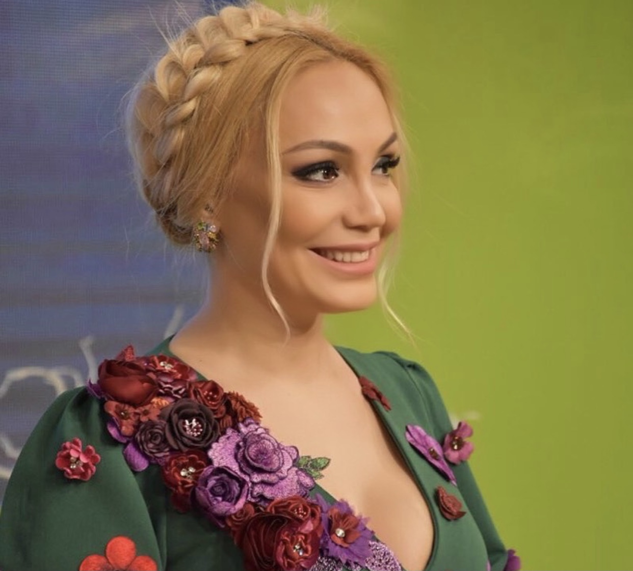 "Bəzi müğənnilər özləri-özlərinə gül göndərib paylaşır" - Nura onları ələ saldı