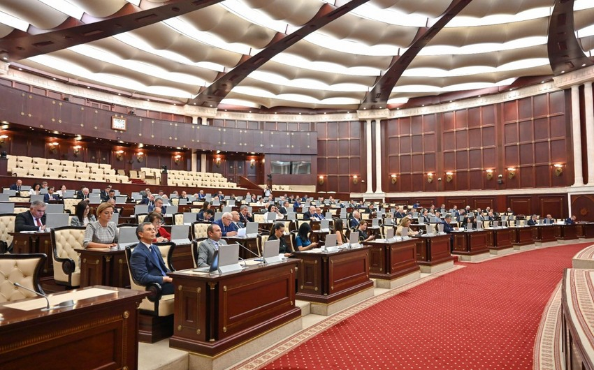 Parlament şəhid ailəsi üzvlərinin özəl universitetlərdə pulsuz təhsil almasına dair layihəni təsdiqləyib
