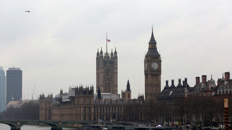 Çinin Londondakı səfiri casusluq ittihamı ilə Britaniya Xarici İşlər Nazirliyinə çağırıldı