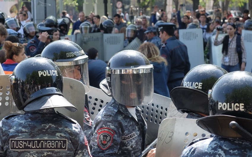 Ermənistan polisi Kirants kəndinin girişində 14 nəfəri saxlayıb