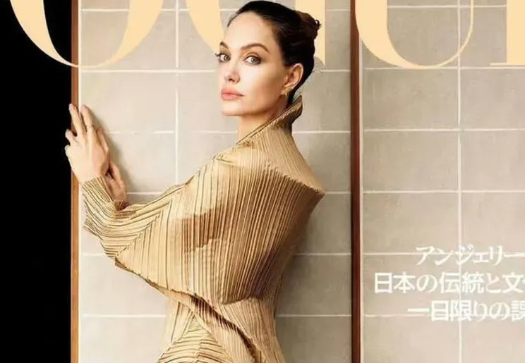 Ancelina Coli “Vogue Japan” jurnalının üz qabığında - FOTOLAR