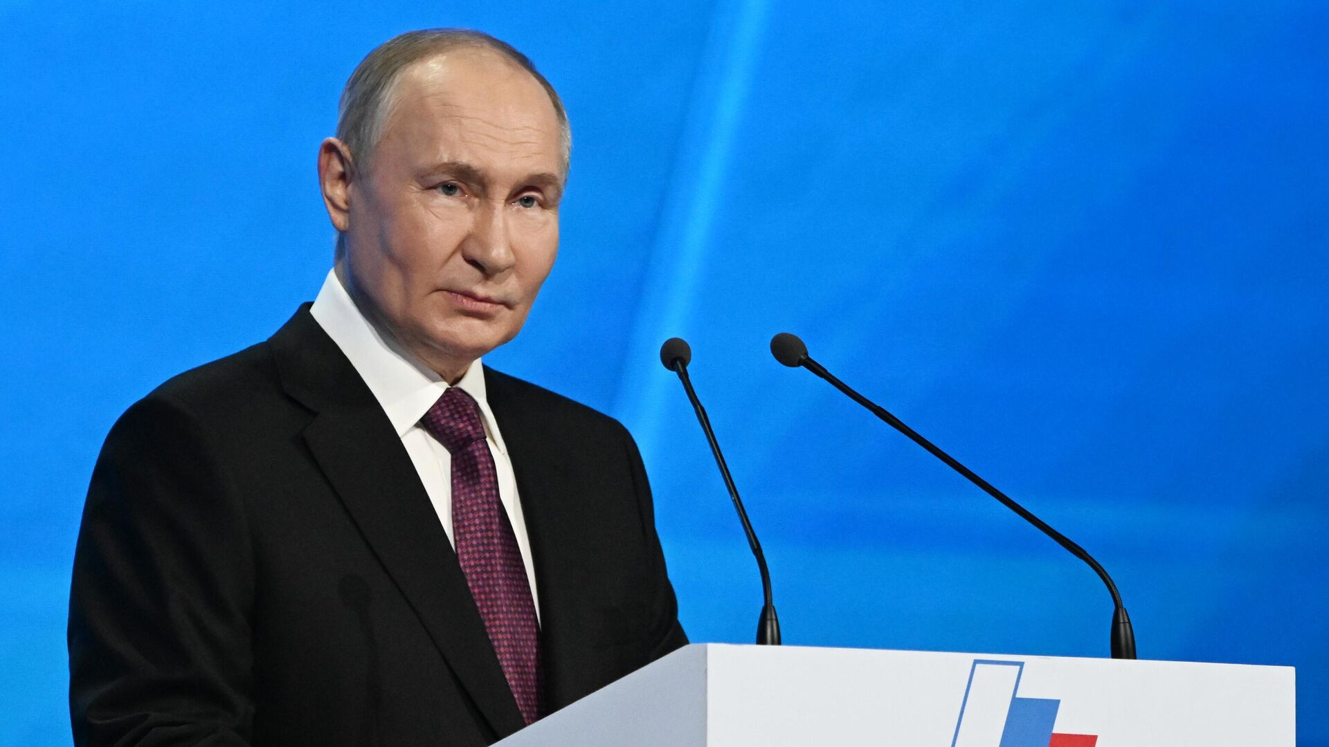 Putin: Ukraynada yeganə legitim hakimiyyət parlament və Ali Radanın spikeridir