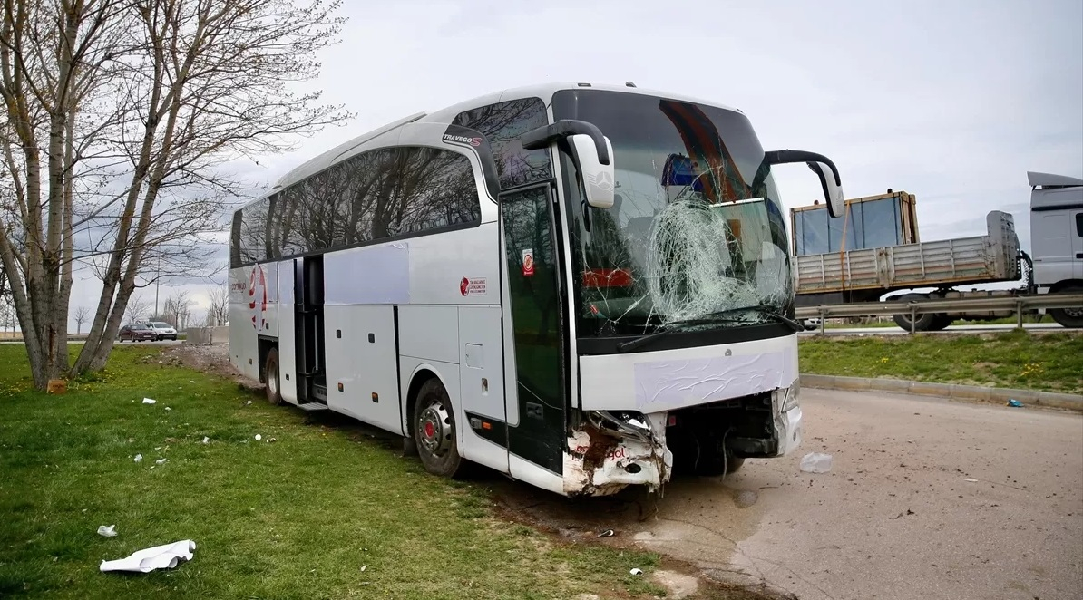 Azərbaycanda dəhşətli avtobus qəzası: Ölən və yaralananlar var