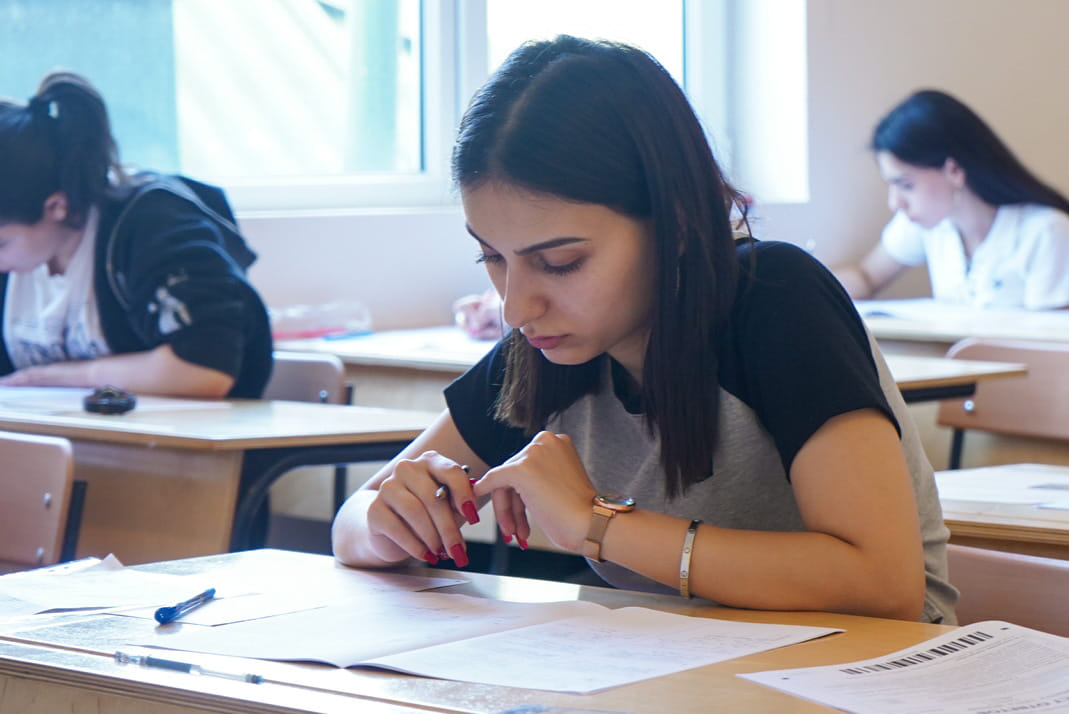 Bu gün 18 mindən çox abituriyent iki fənn üzrə əlavə imtahan verəcək