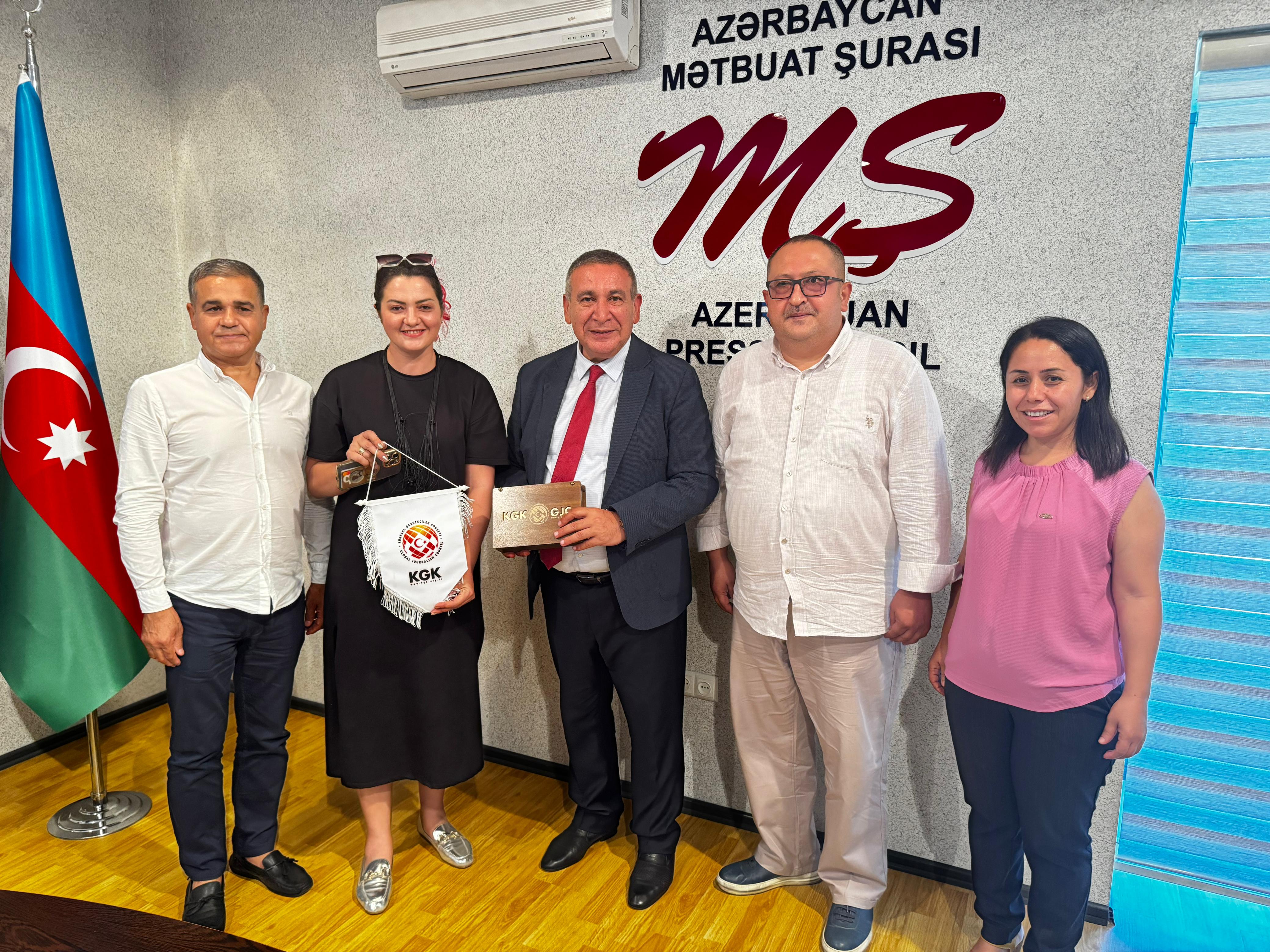 Alanya Aktiv Qazeteciler Cəmiyyətinin sədri Mətbuat Şurasında olub - FOTOLAR