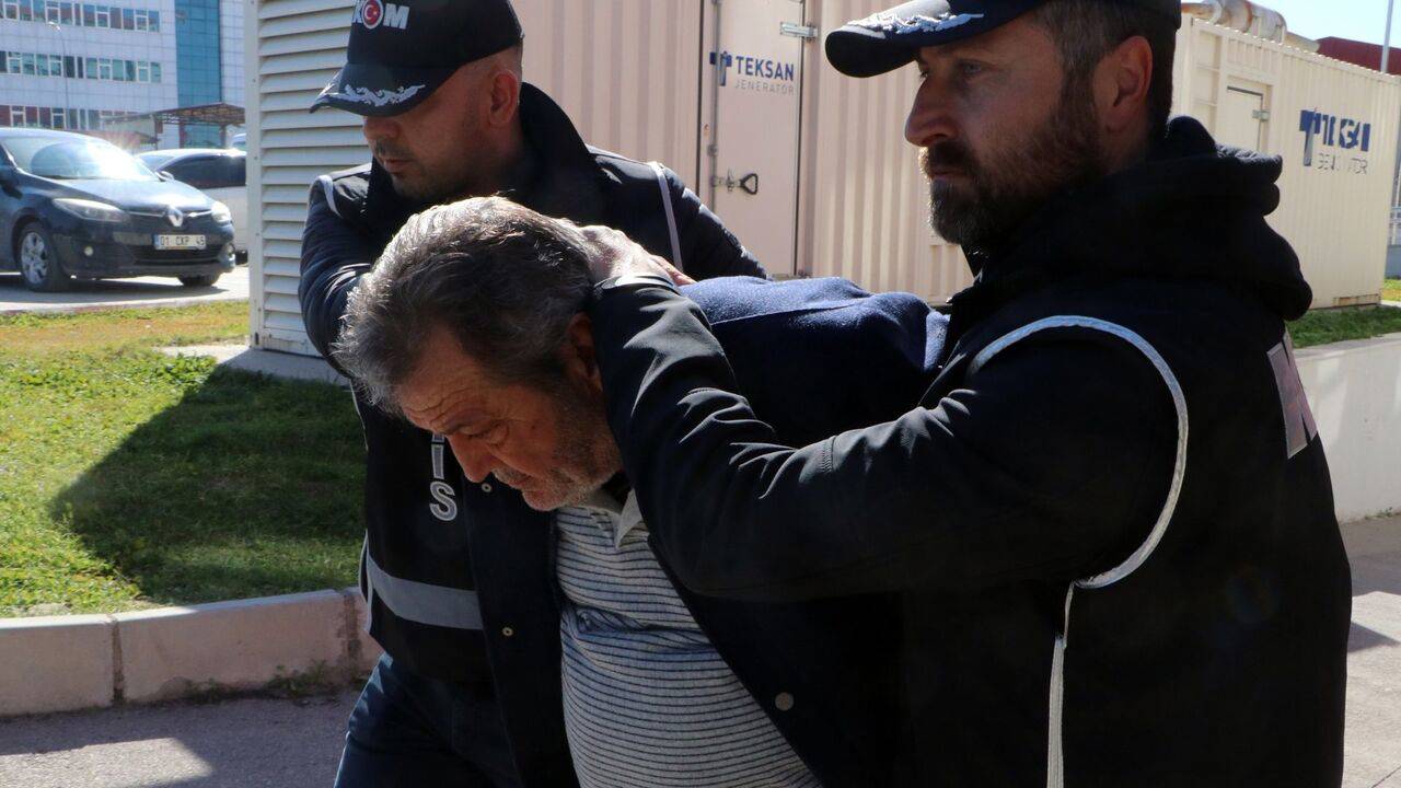 Zəlzələ nəticəsində 96 nəfərin ölümünə səbəb olan binada dəmirdən istifadə olunmayıb