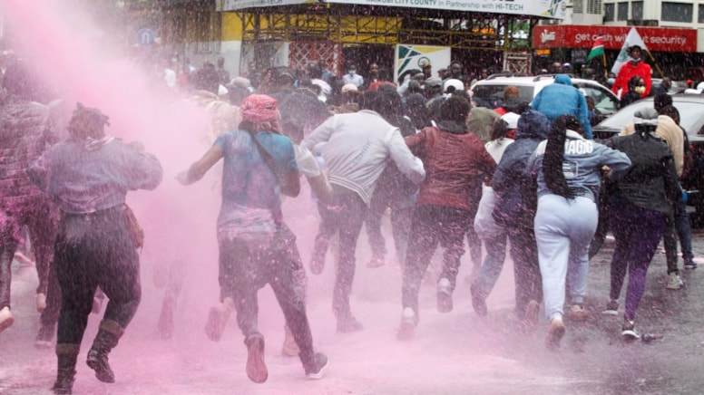 Afrika ölkəsində vergi iğtişaşları baş verib, onlarla insan yaralanıb