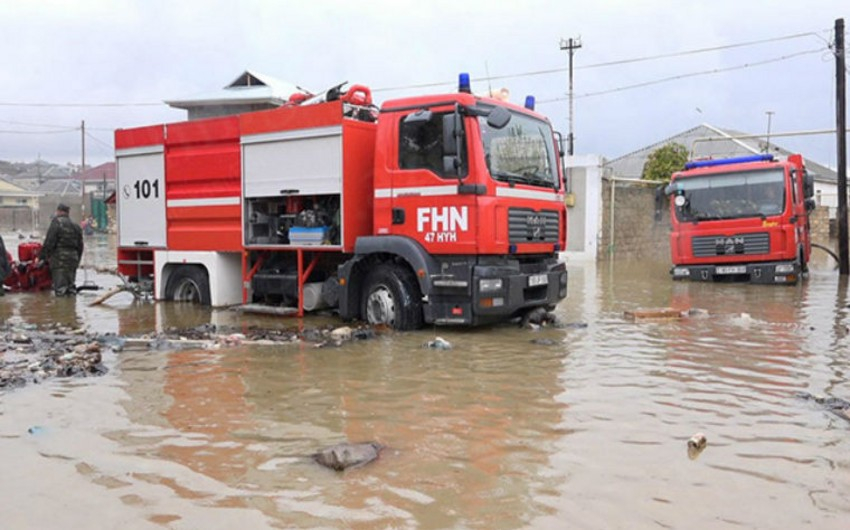 FHN: Lənkəran və Astarada bəzi evləri su basıb, 11 nəfər təxliyə edilib