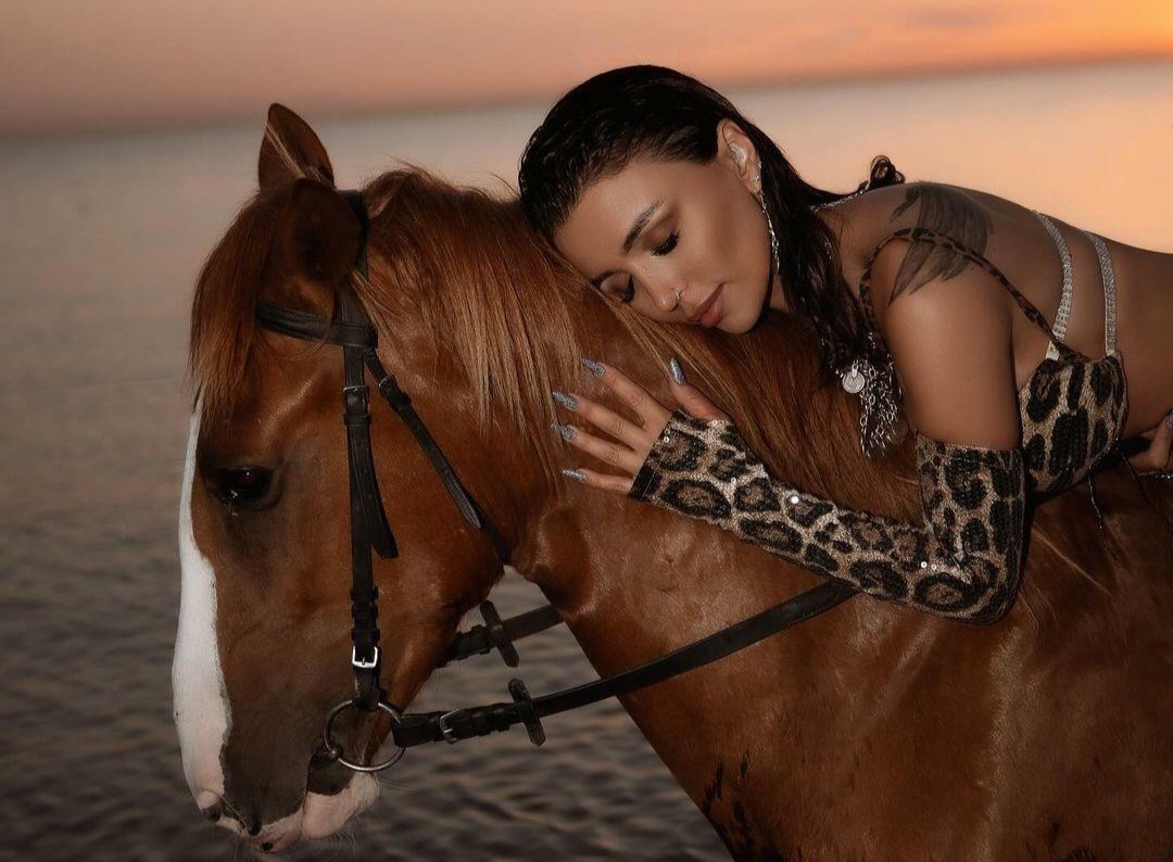 Renka at belində - FOTOSESSİYA