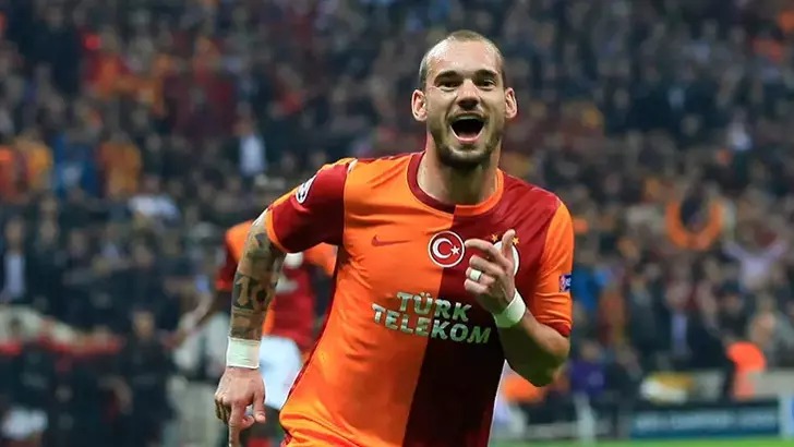 "Qalatasaray"ın sabiq oyunçusu "çirkli pullar"ın yuyulmasında günahlandırılır - FOTO