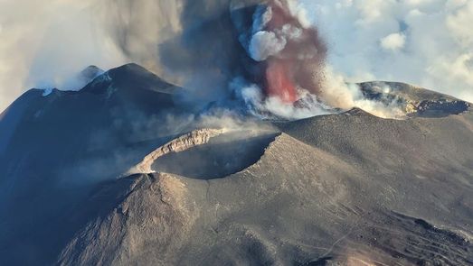 Etna vulkanı püskürdü, təhlükə davam edir - FOTO