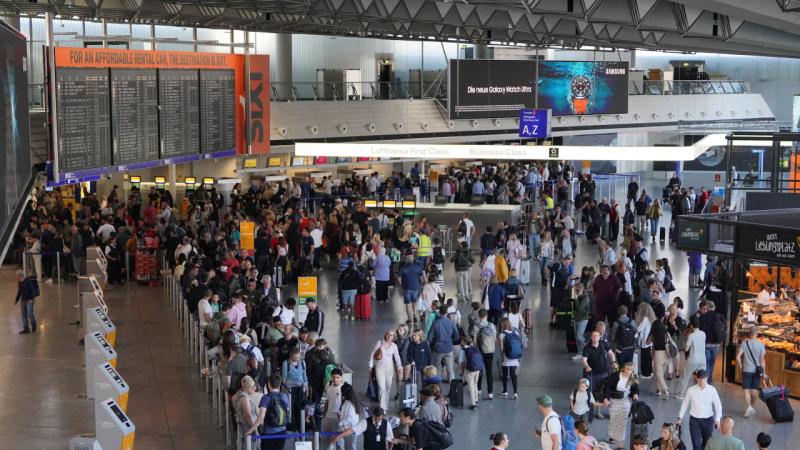 Frankfurt hava limanında etiraz aksiyası: 50 aviareys ləğv edildi