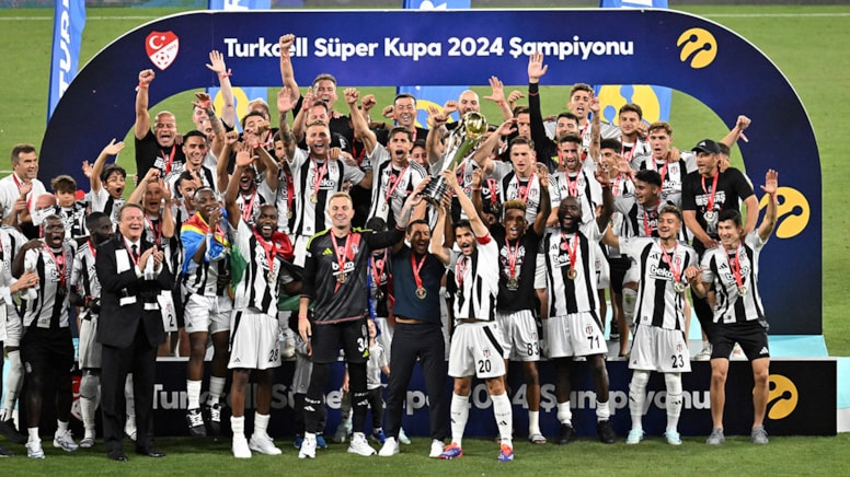 "Beşiktaş" "Qalatasaray"ı darmadağın edərək Türkiyə Super kubokunu qazandı