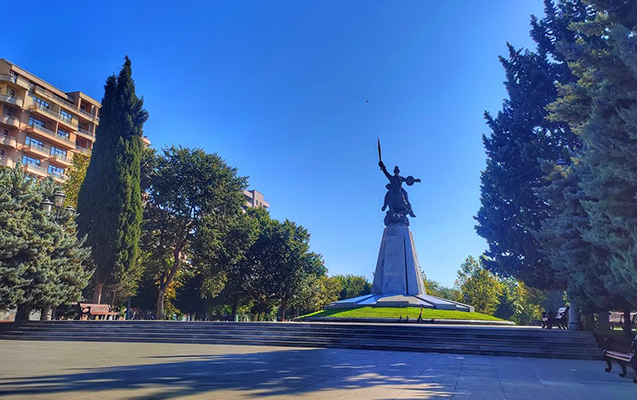 Bakıda parkda uşağı “tok” vurdu