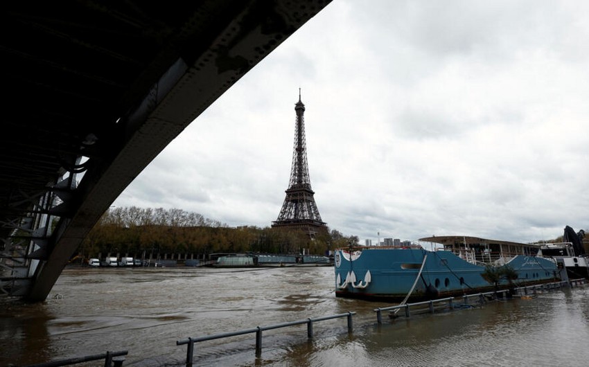 Paris meriyası idmançıların Sena çayının çirkliliyi səbəbindən xəstələndiyini inkar edir