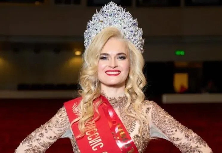 3 uşaq anası "Miss Rusiya"nın qalibi oldu - FOTOLAR