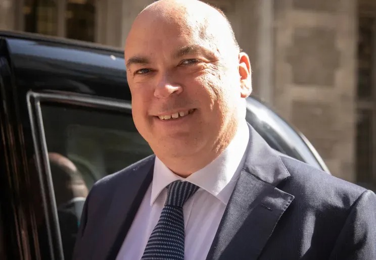 “Britaniyanın Bill Qeyts”inin yaxtası batıb, özündən isə xəbər yoxdur
