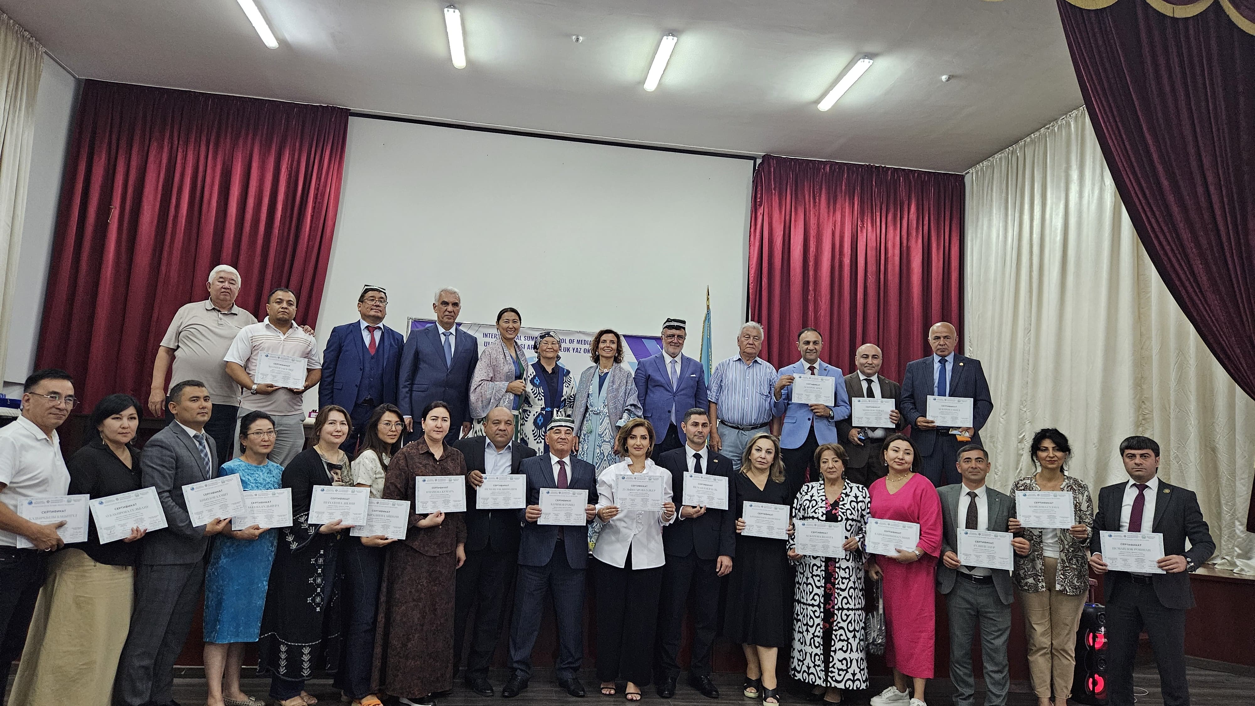 Qazaxıstanda beynəlxalq mediatorlar üçün yay məktəbi keçirildi