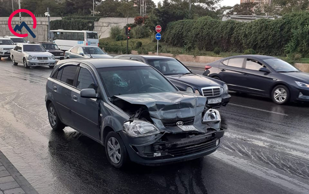 Yola bitum dağıldı, 6 maşın toqquşdu - Fotolar